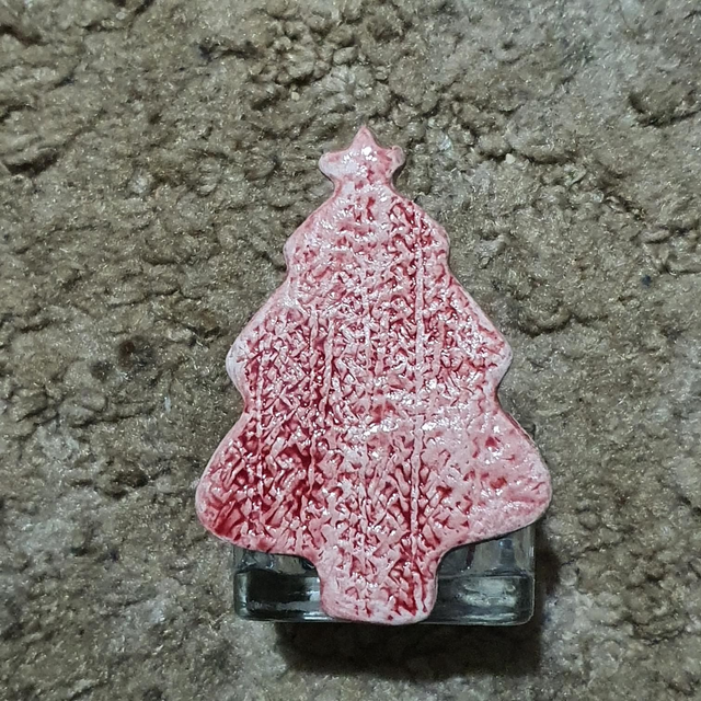 Small red knitted tree design tealight holder 