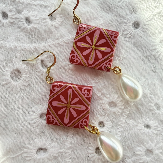 Red and Pink Tile Teardrop Pearl Dangly Earrings