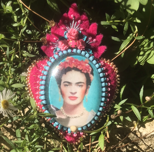 Broche Frida fuchsia/turquoise 