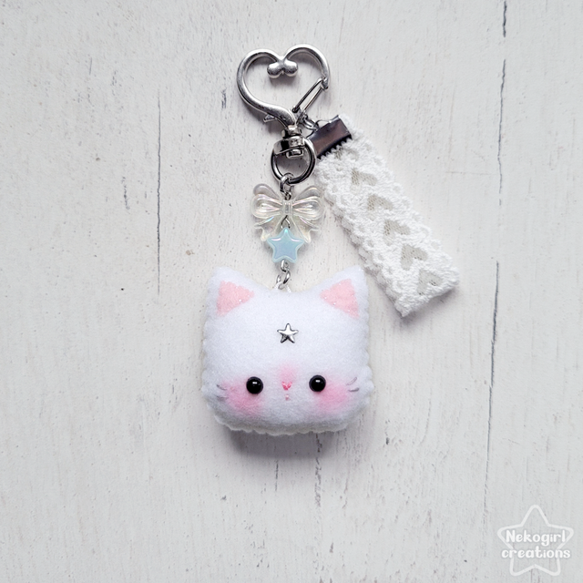 Porte-clé en feutrine fait-main - Chat blanc