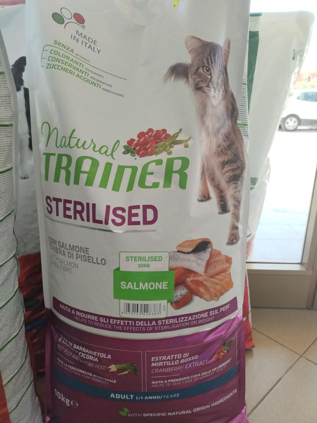 Natural Trainer Sterilised 