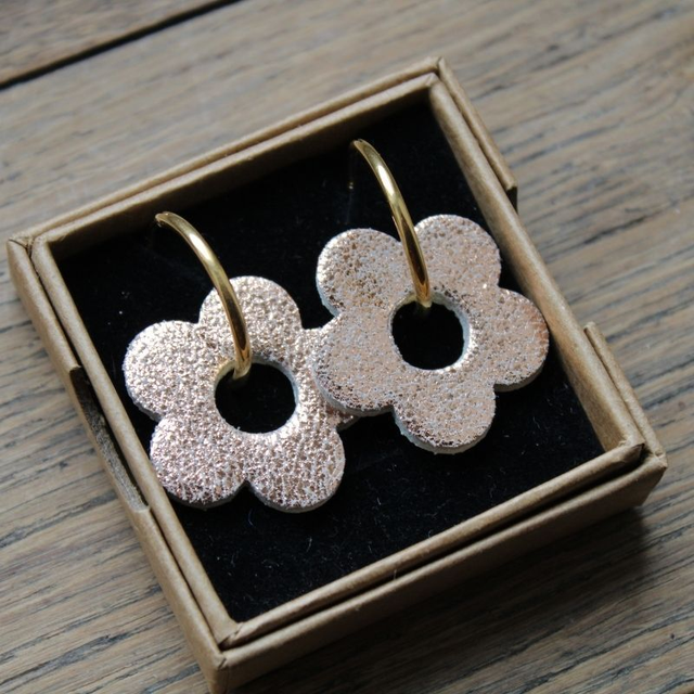 Boucles d’oreilles créoles fleurs 