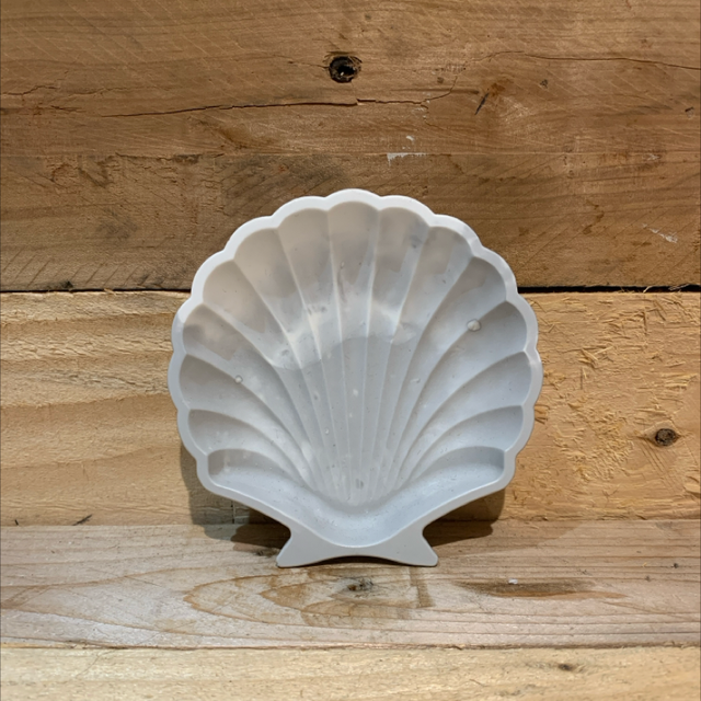 Jesmonite Grey and White Shell 
