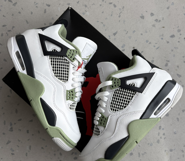 Air Jordan 4 Retro Seafoam (Taille 38)