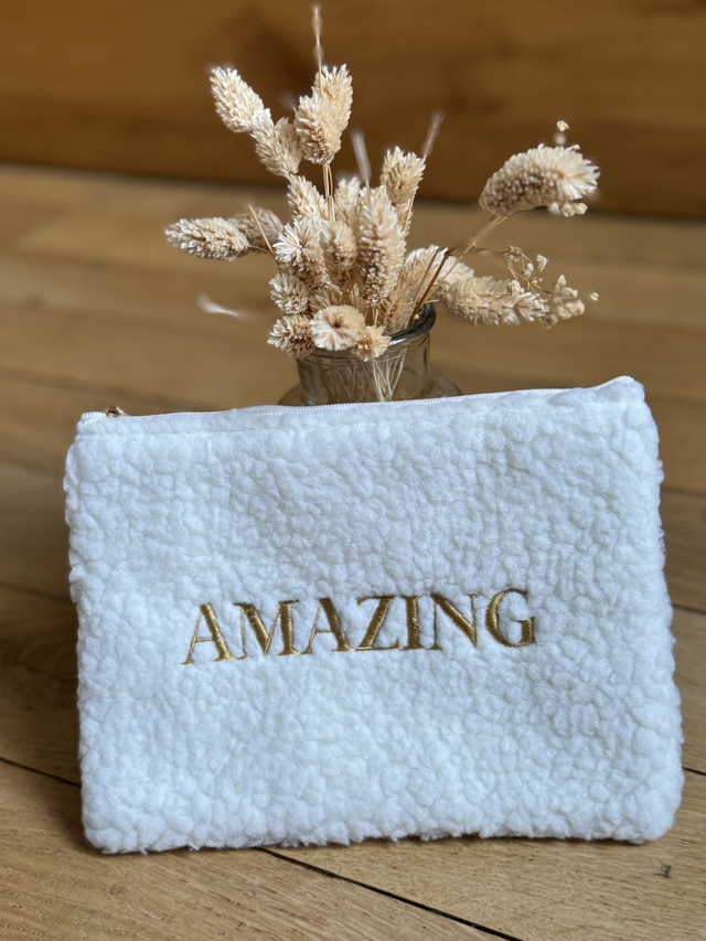 Trousse moumoute brodée &quot;Amazing&quot;