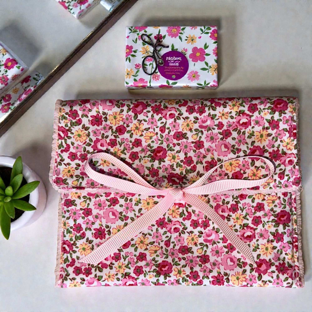 Pochette à savon en bambou et coton fleuri rose – faite main
