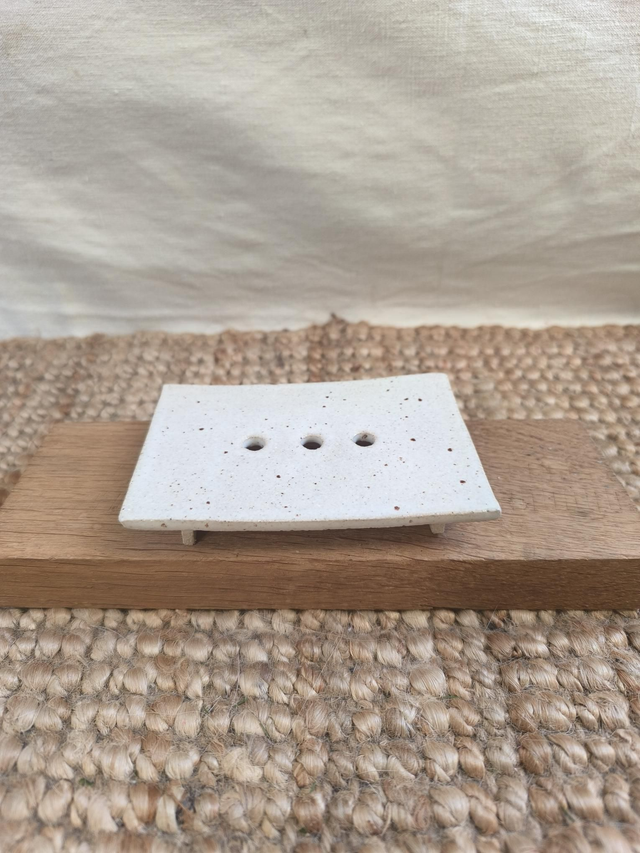 Porte-savon, argile blanc, émail blanc pyrité