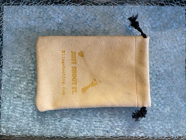 12 ... Pochette Lance Pierre just shoot it 