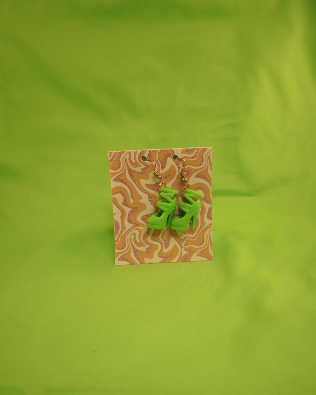 Paire boucle d'oreilles talons poupée