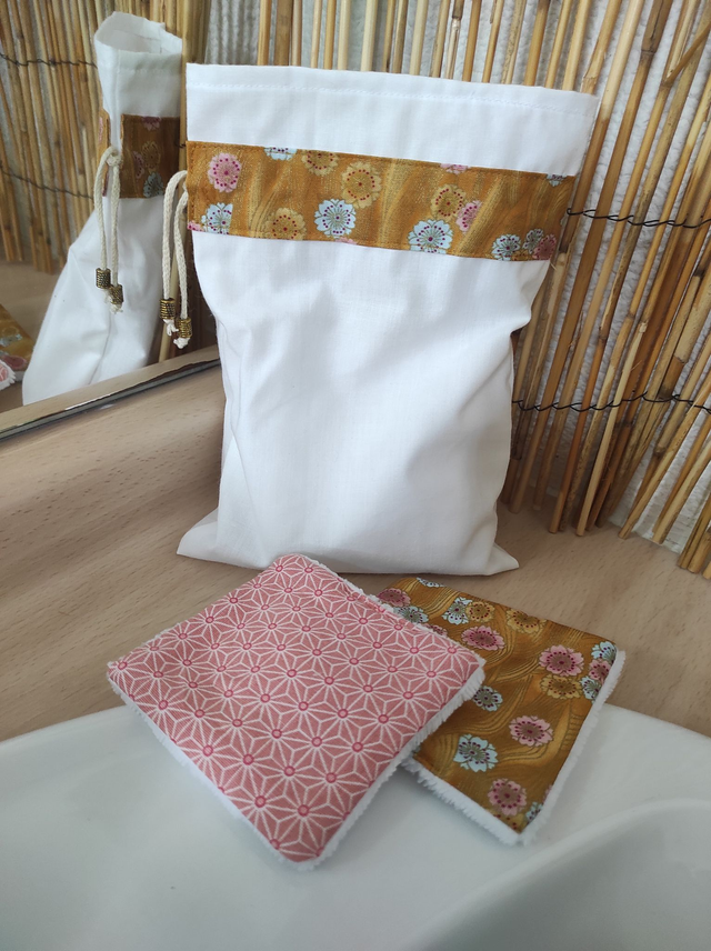 Lingettes lavables en coton bambou et tissu coton imprimé avec sa pochette coordonnée