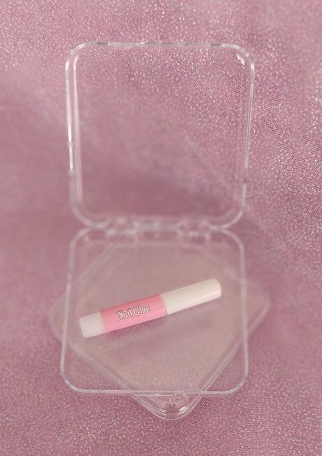 Petit tube de colle glue 