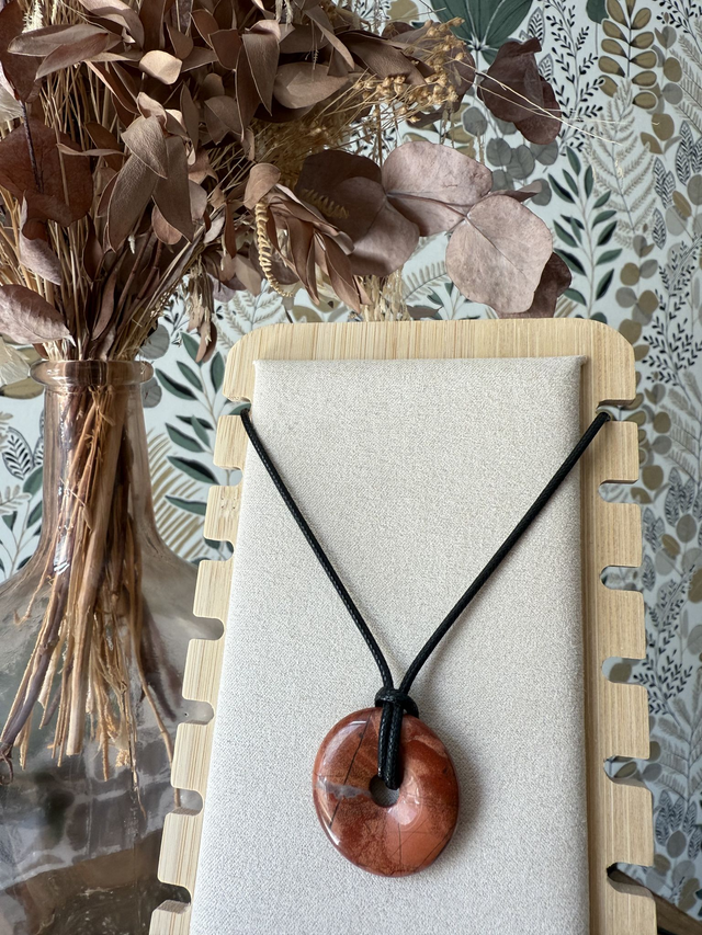 Collier Donut en Jaspe Rouge sur Cordon noir