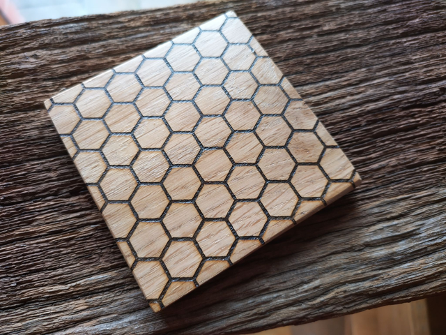 Oak coaster - Honeycomb
