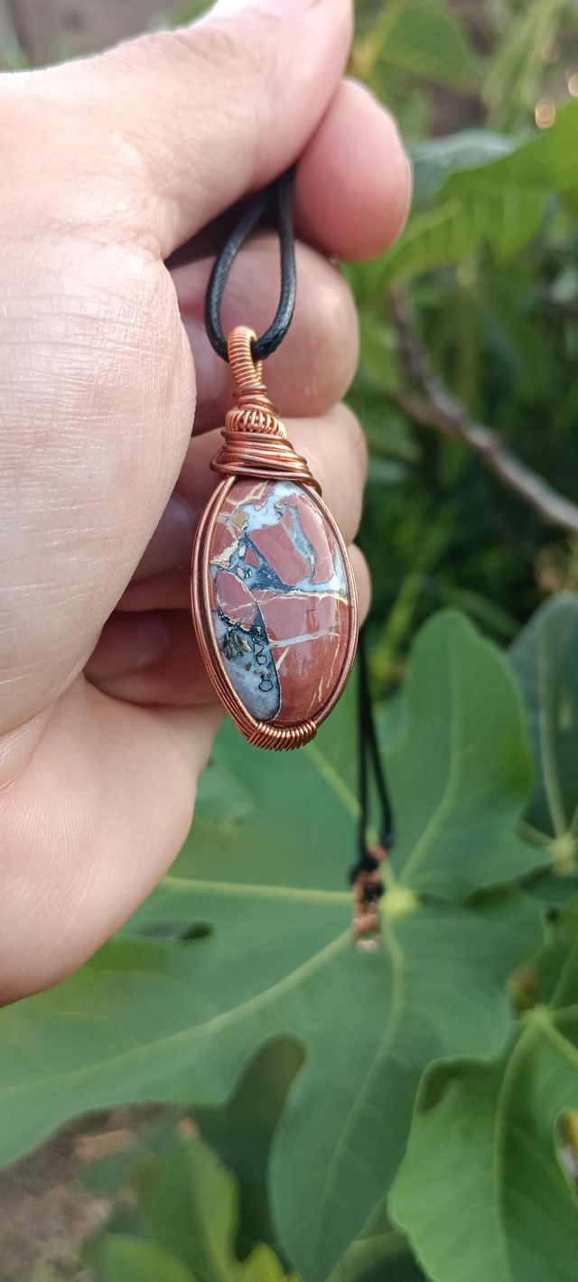 Pendentif jaspe brechique