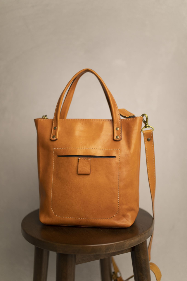 Garstyčių spalvos miesto rankinė