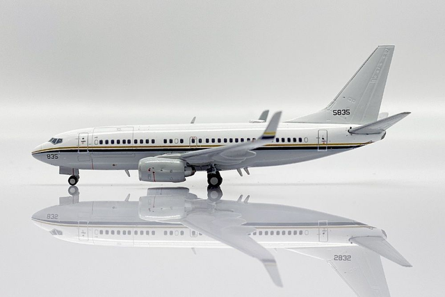 1/400 Boeing C-40A US Navy 5835