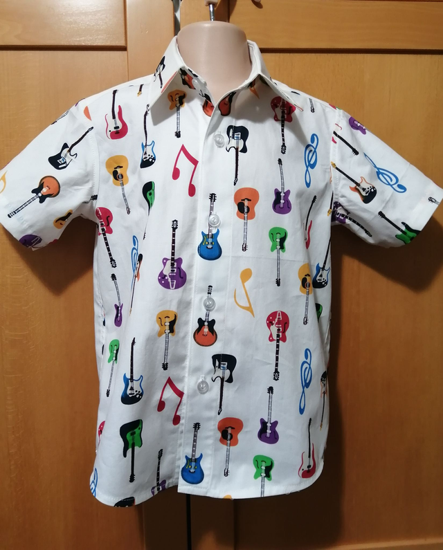 Shirt - 5 yrs (110 cm).   Guitars