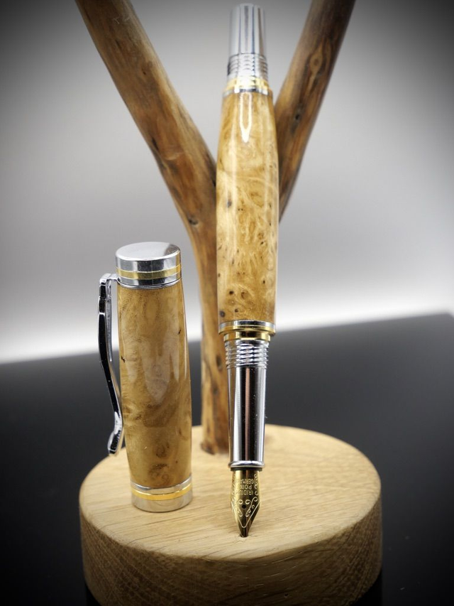 Stylo plume bague dorée 