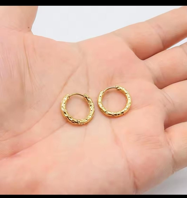 Créoles martelées dorées 12mm