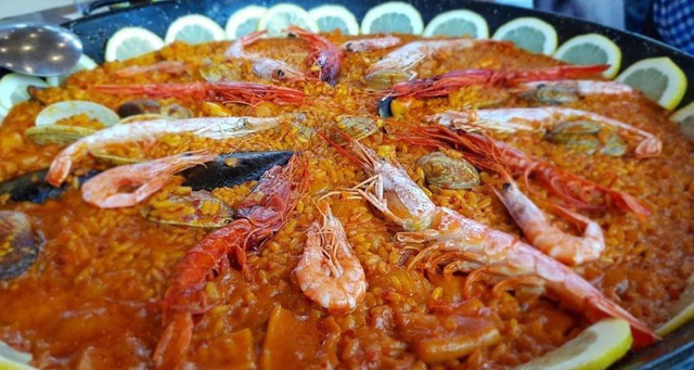 Paella mixta (ración) No disponible a domicilio