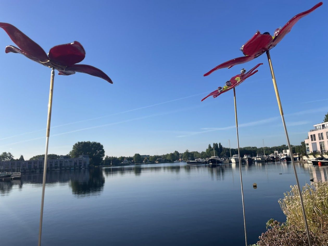 Luxe Glazen Tuinsteker Kobaltblauw - Handgemaakte Bloemenkunst - Unieke Glasfusing Decoratie voor Tuin of Vaas