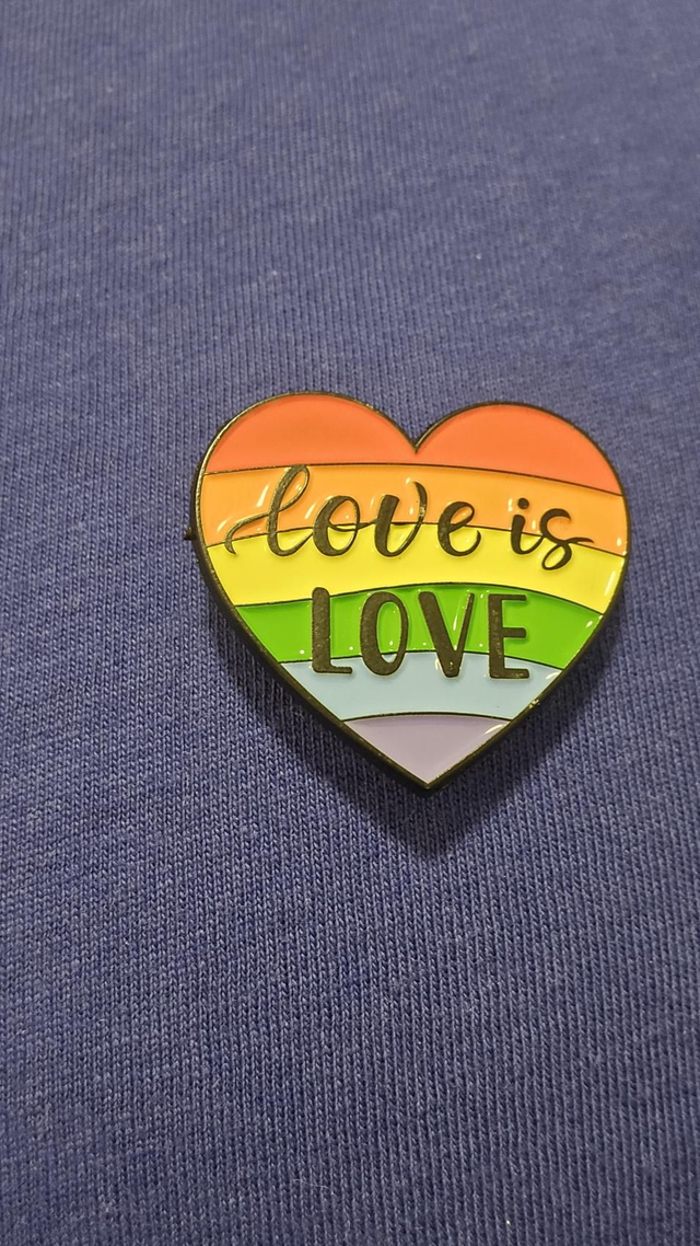 PIN’S COEUR RAINBOW