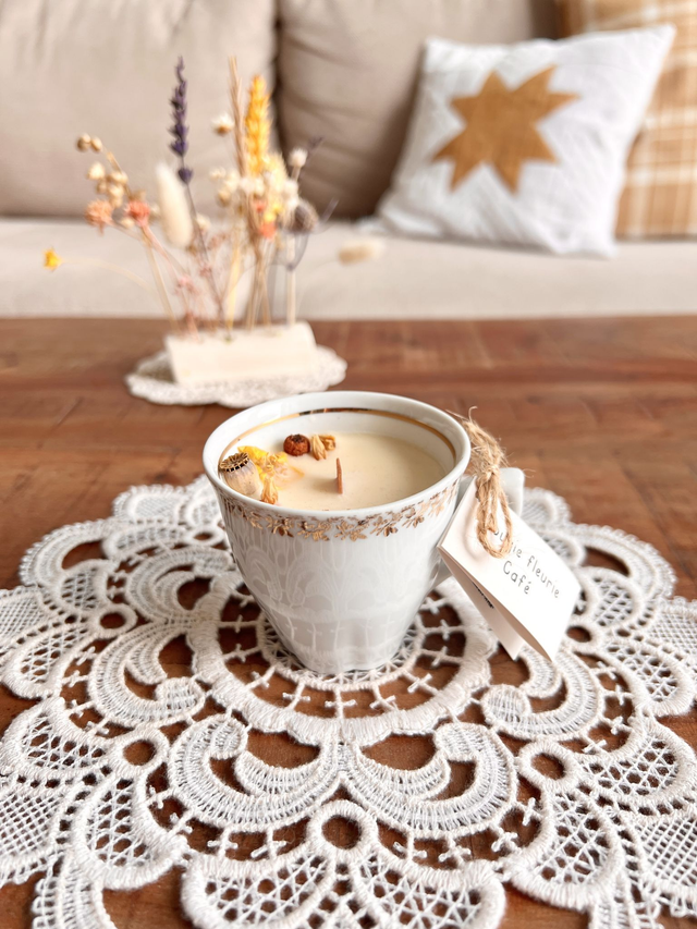 ✨ Bougie Café - tasse à café "frise dorée"