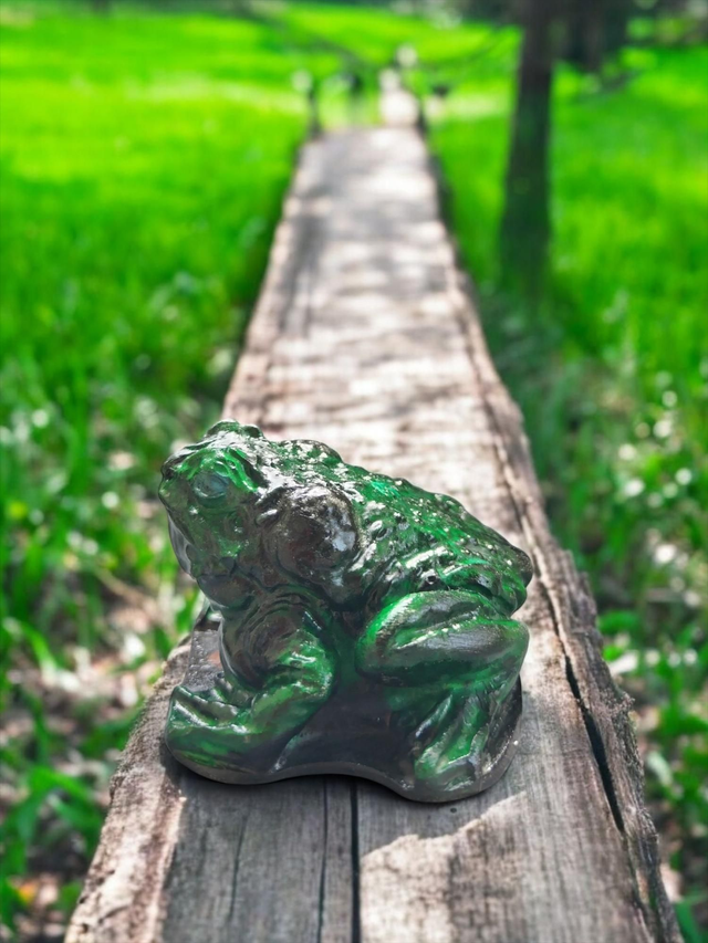 Sammakko suitsuketeline / Frog incense holder