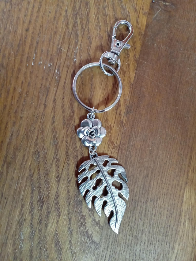 Large leaf Silver Charms Keyring and Clip