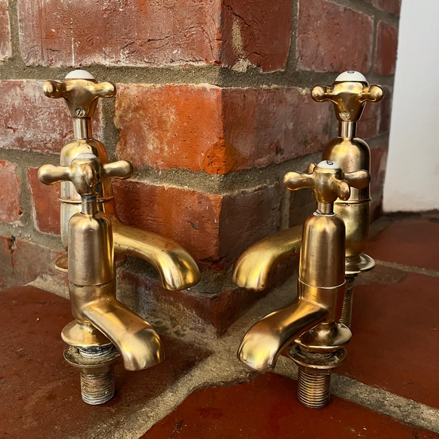 Set Of 19th Century Victorian Brass Sanitaryware Consisting Of Bath And Basin Taps