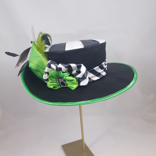 Midi canotier à penne relevée noir et blanc