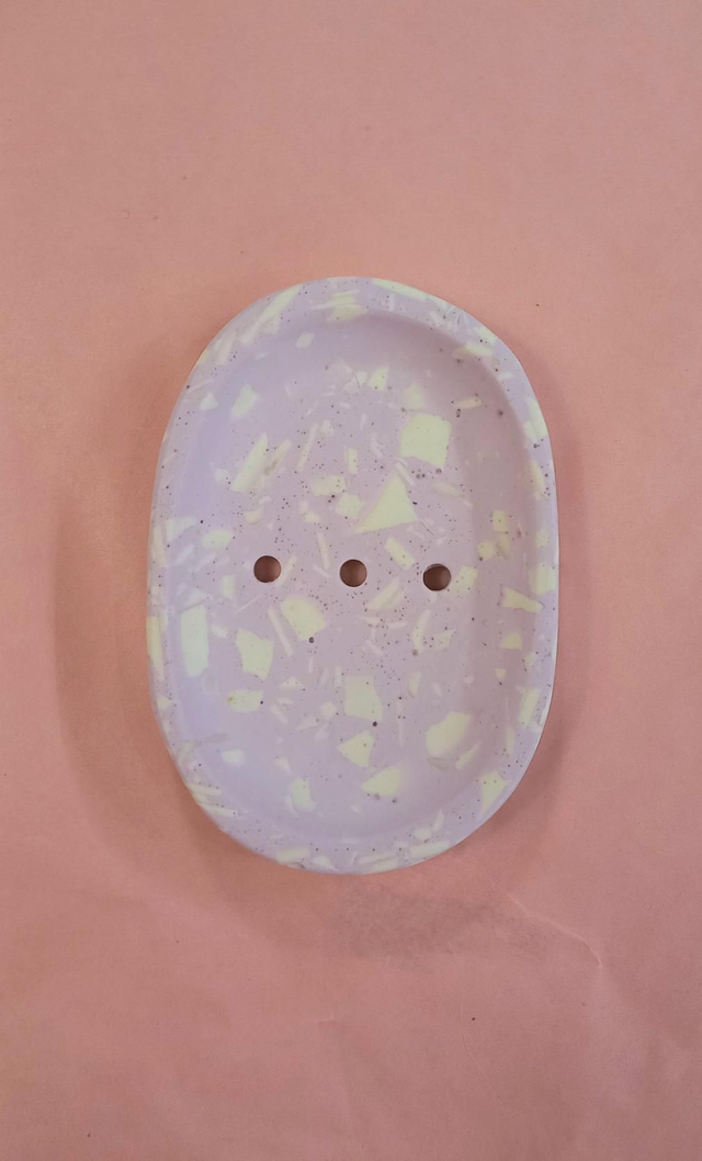 Mydelniczka, białe lastryko, lawendowa