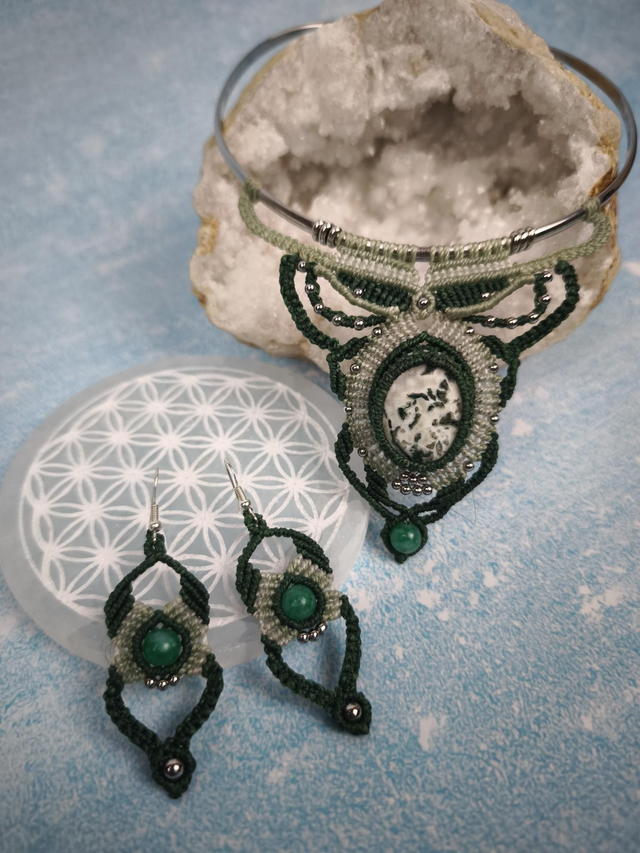 Collier torque jaspe tree