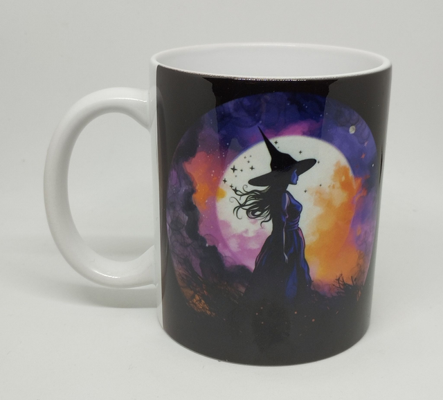 Sorcière devant la lune