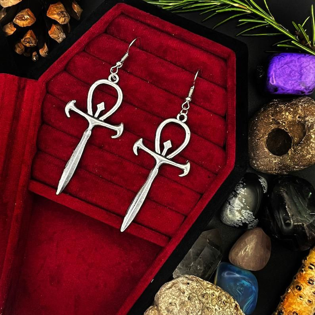 Vampyre earrings 