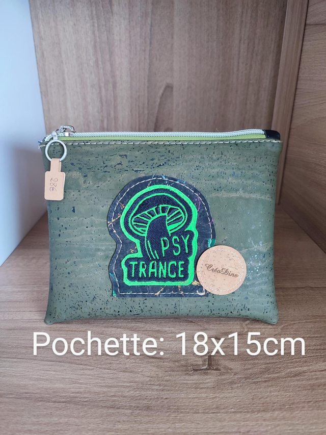 Pochette en liège et écusson psytrance