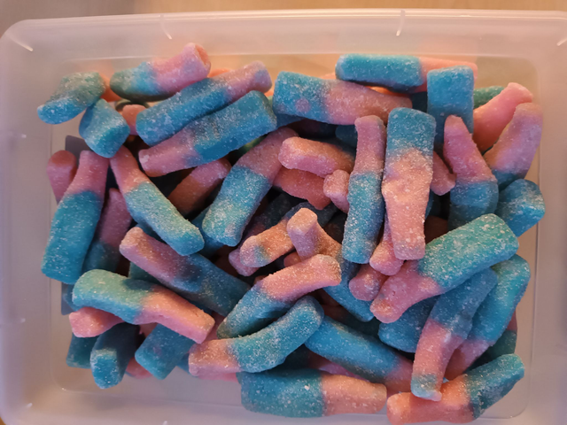 BOUTEILLES FIZZY ROSES ET BLEUS ( VENDU PAR 100 GRAMMES )