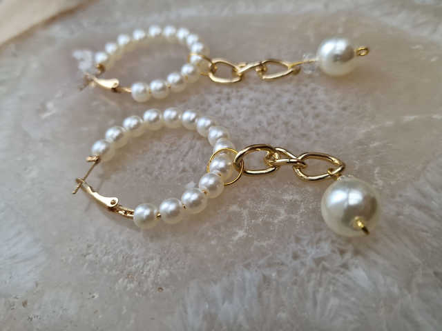 Boucles D'oreilles Fantaisie Créoles Pendantes Dorées Perles Blanches