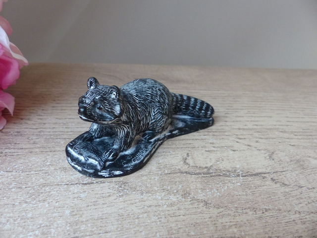 Figurine vintage de castor raton laveur – Sculpture en résine Vanstone, fabriquée au Canada