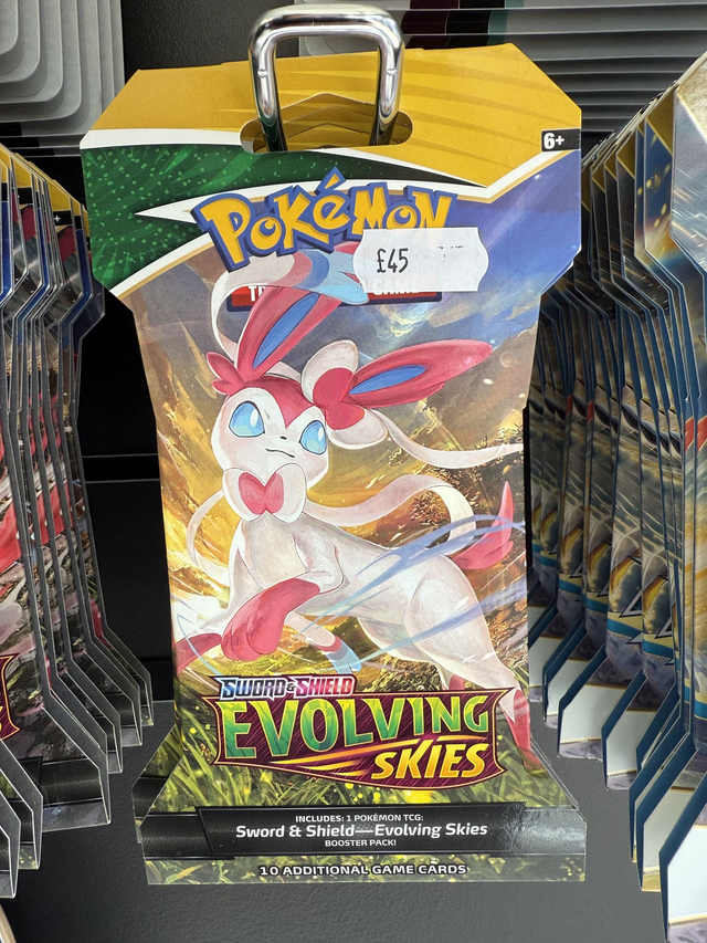 Evolving Skies Sleeved Blister