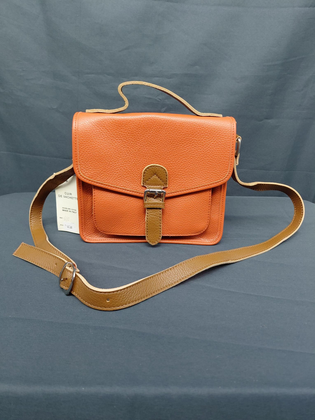 Petit sac en cuir couleur orange 