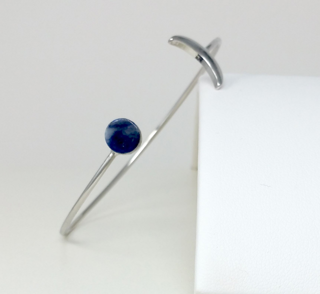 BRACELET DEMIE-LUNE AVEC CABOCHON SODALITE LAITON RHODIE BJLR0801