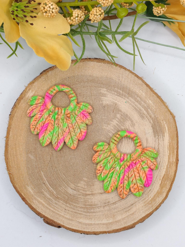 Totem plume mélange Orange/Vert/Rose fluo