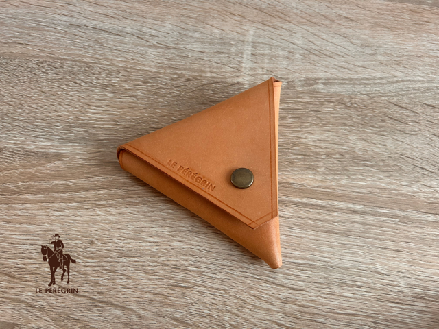 Porte-monnaie triangulaire en cuir - Coloris « Naturel » - Fabriqué à la main en France