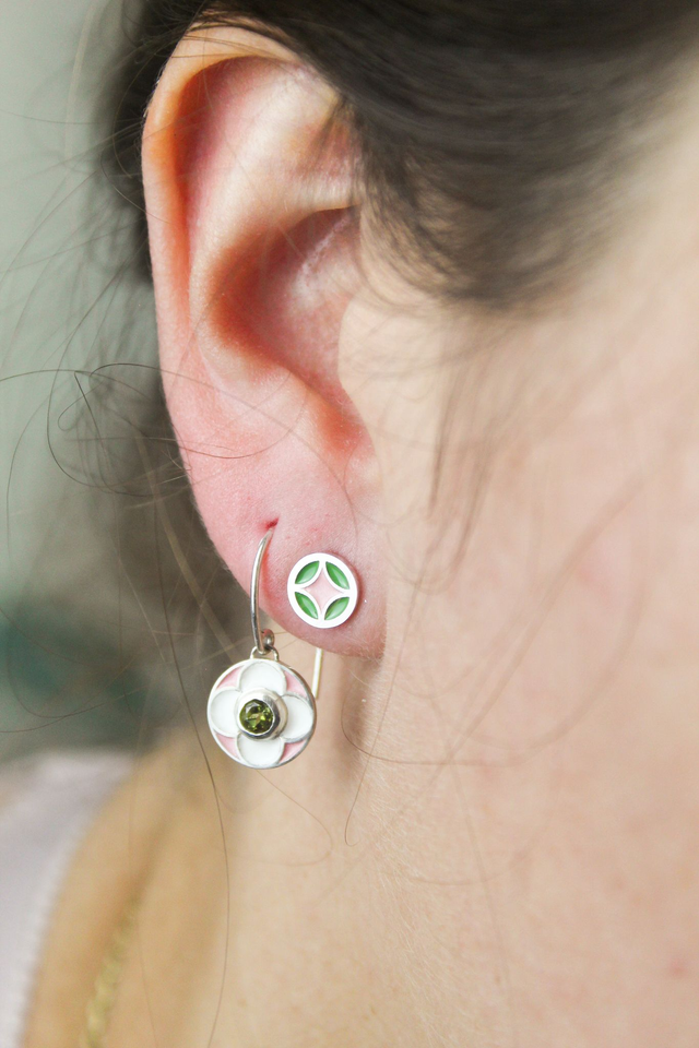 Boucles d'oreille puces émaillées étoile | Rose clair & vert