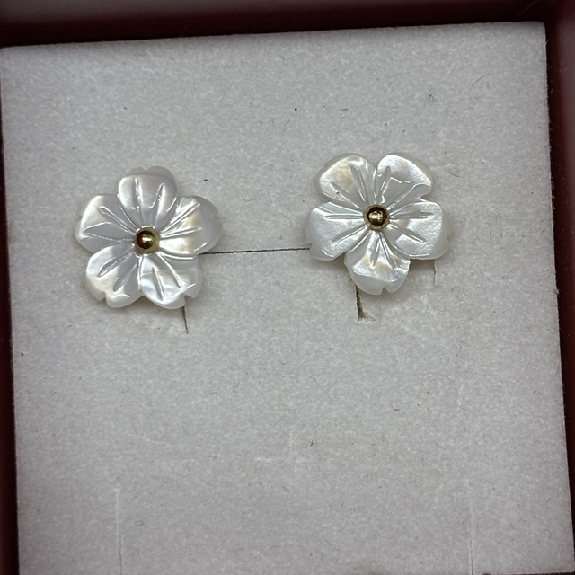 Boucle D’oreille Fleur Blanche