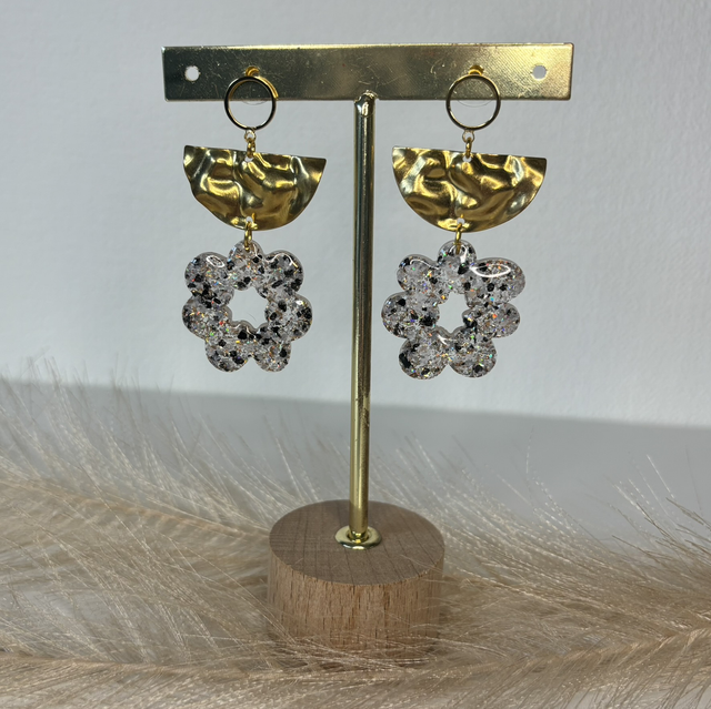 Boucles d’oreilles fleurs, noir et blanche