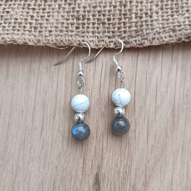 Boucles d&#039;oreilles Howlite et Labradorite