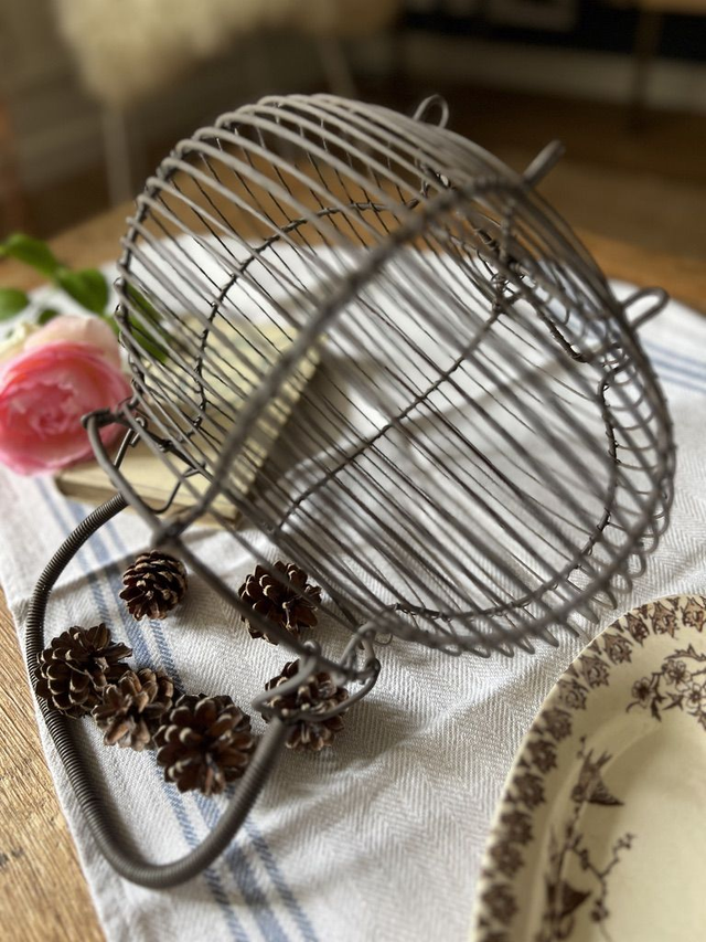 PAULETTE - Le panier à oeufs ou à salade ancien, filaire