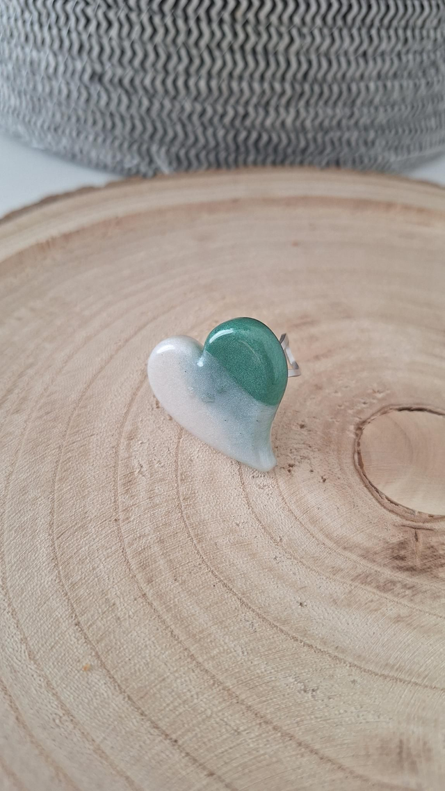 Bague cœur asymétrique verte et blanche